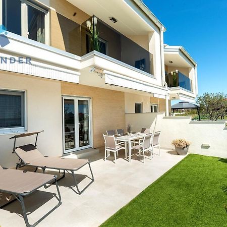 Beachfront Reiterer Villa V2 With Seaview 30 Meters From The Beach - Crowonder Luxury Rent Privlaka  Bagian luar foto