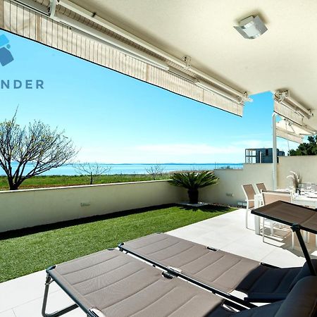 Beachfront Reiterer Villa V2 With Seaview 30 Meters From The Beach - Crowonder Luxury Rent Privlaka  Bagian luar foto