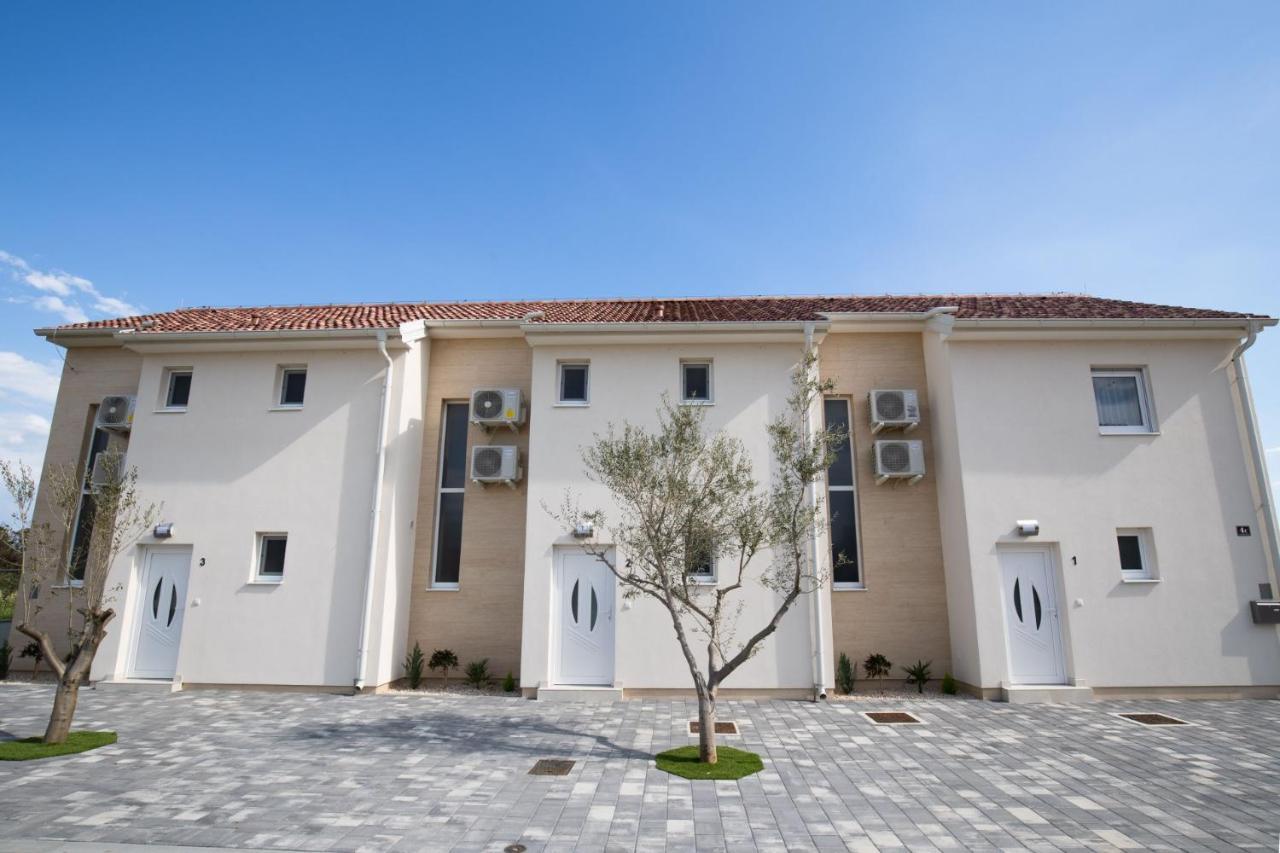 Beachfront Reiterer Villa V2 With Seaview 30 Meters From The Beach - Crowonder Luxury Rent Privlaka  Bagian luar foto