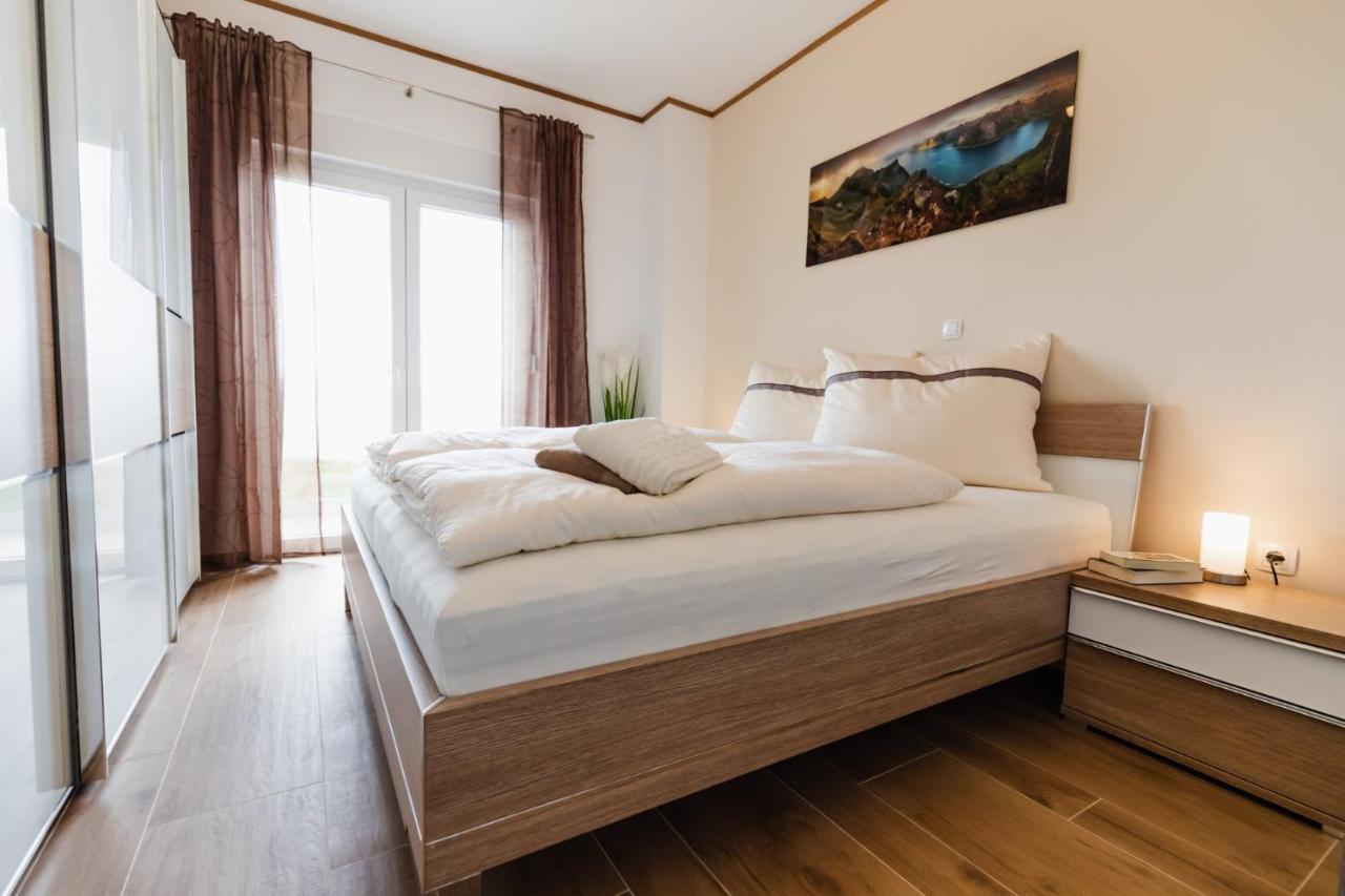 Beachfront Reiterer Villa V2 With Seaview 30 Meters From The Beach - Crowonder Luxury Rent Privlaka  Bagian luar foto