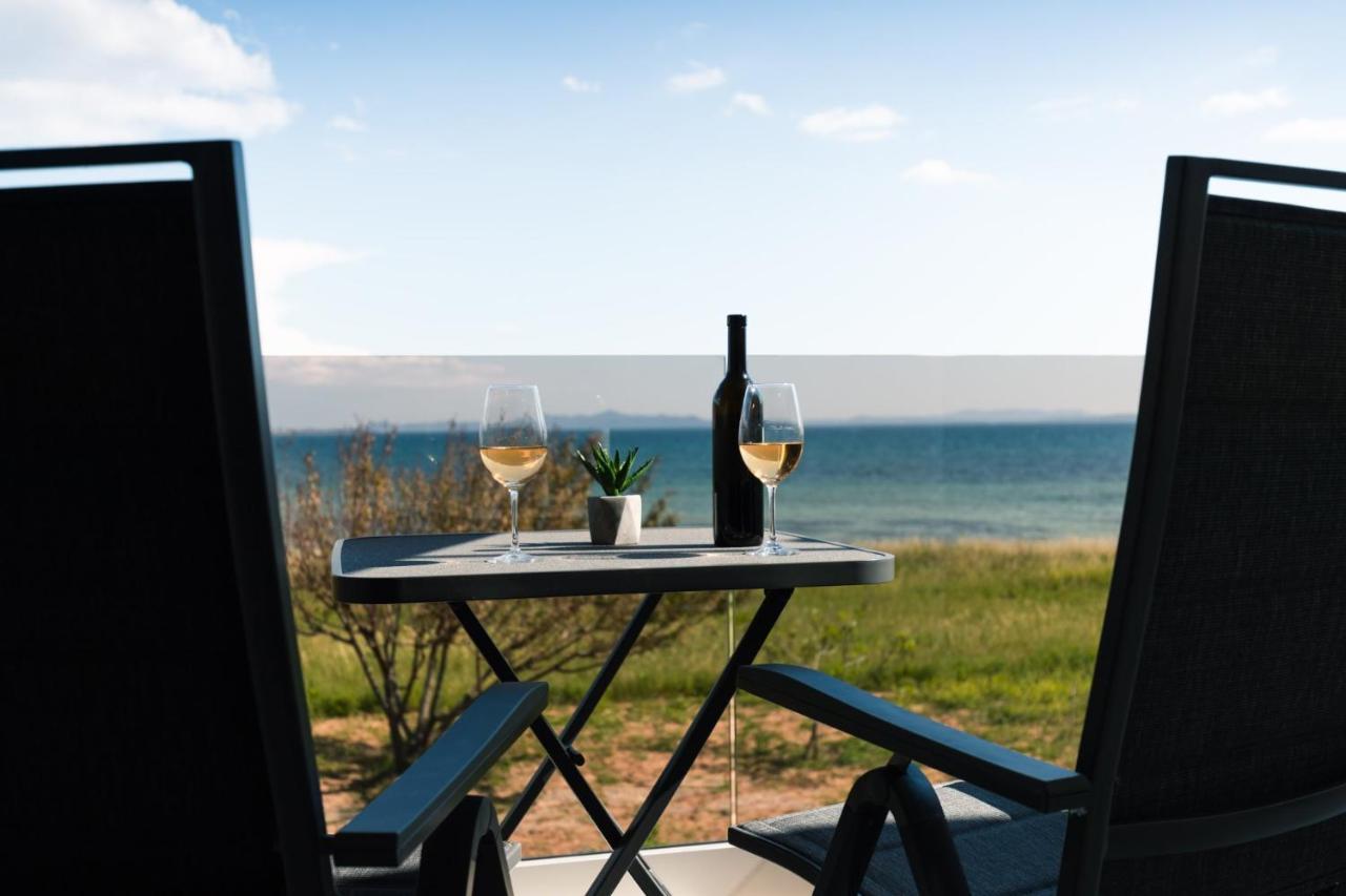 Beachfront Reiterer Villa V2 With Seaview 30 Meters From The Beach - Crowonder Luxury Rent Privlaka  Bagian luar foto