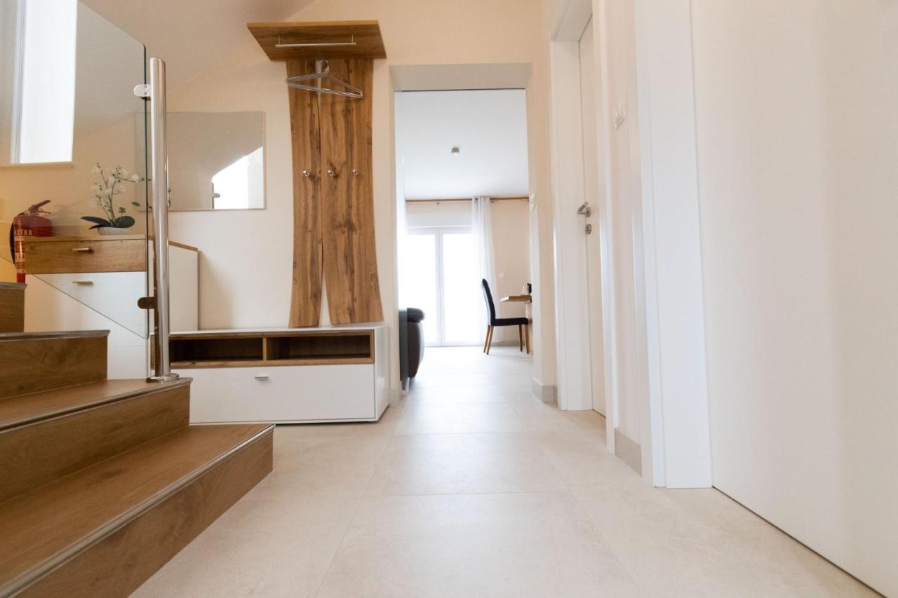 Beachfront Reiterer Villa V2 With Seaview 30 Meters From The Beach - Crowonder Luxury Rent Privlaka  Bagian luar foto