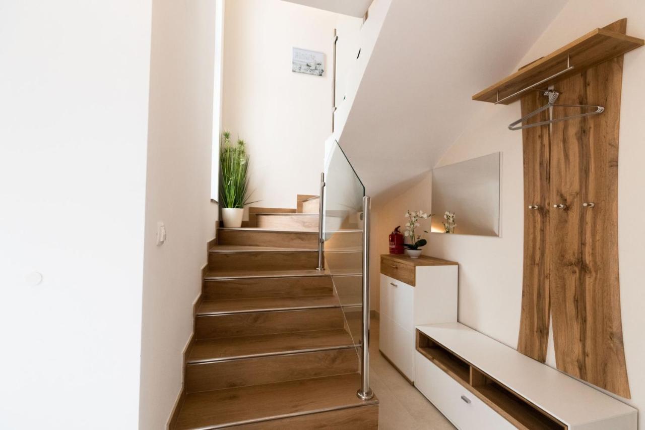 Beachfront Reiterer Villa V2 With Seaview 30 Meters From The Beach - Crowonder Luxury Rent Privlaka  Bagian luar foto